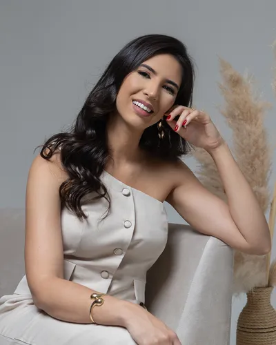 Dra. Débora Esteves